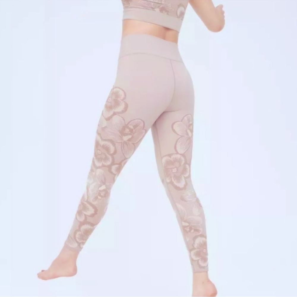 Aerie Offline 7/8 High Rise Seamless Floral Leggings, Dusty Pale Pink, size XS